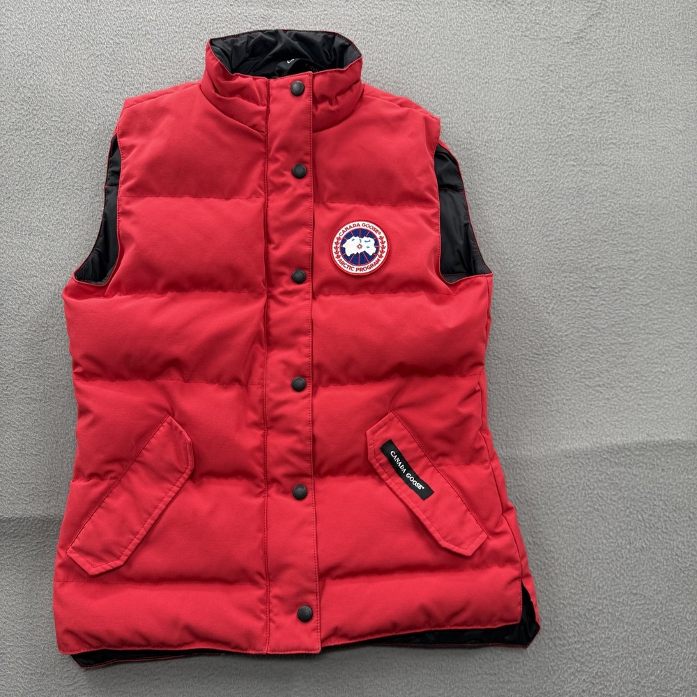 Canada Goose Vest Womens Small Red Down Quilted Puffer Snap Front Pockets Logo